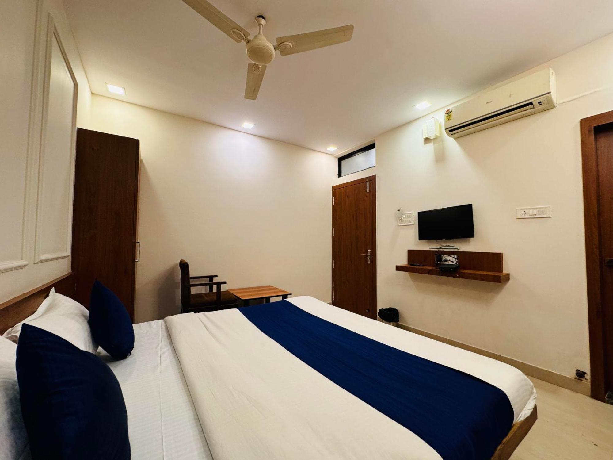 Hotel Suryodaya Ujjain Room photo