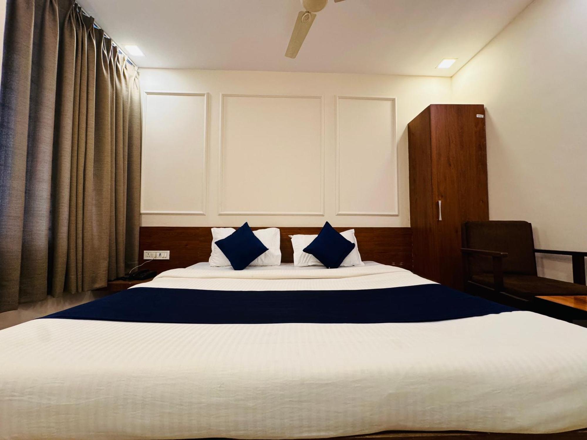Hotel Suryodaya Ujjain Room photo