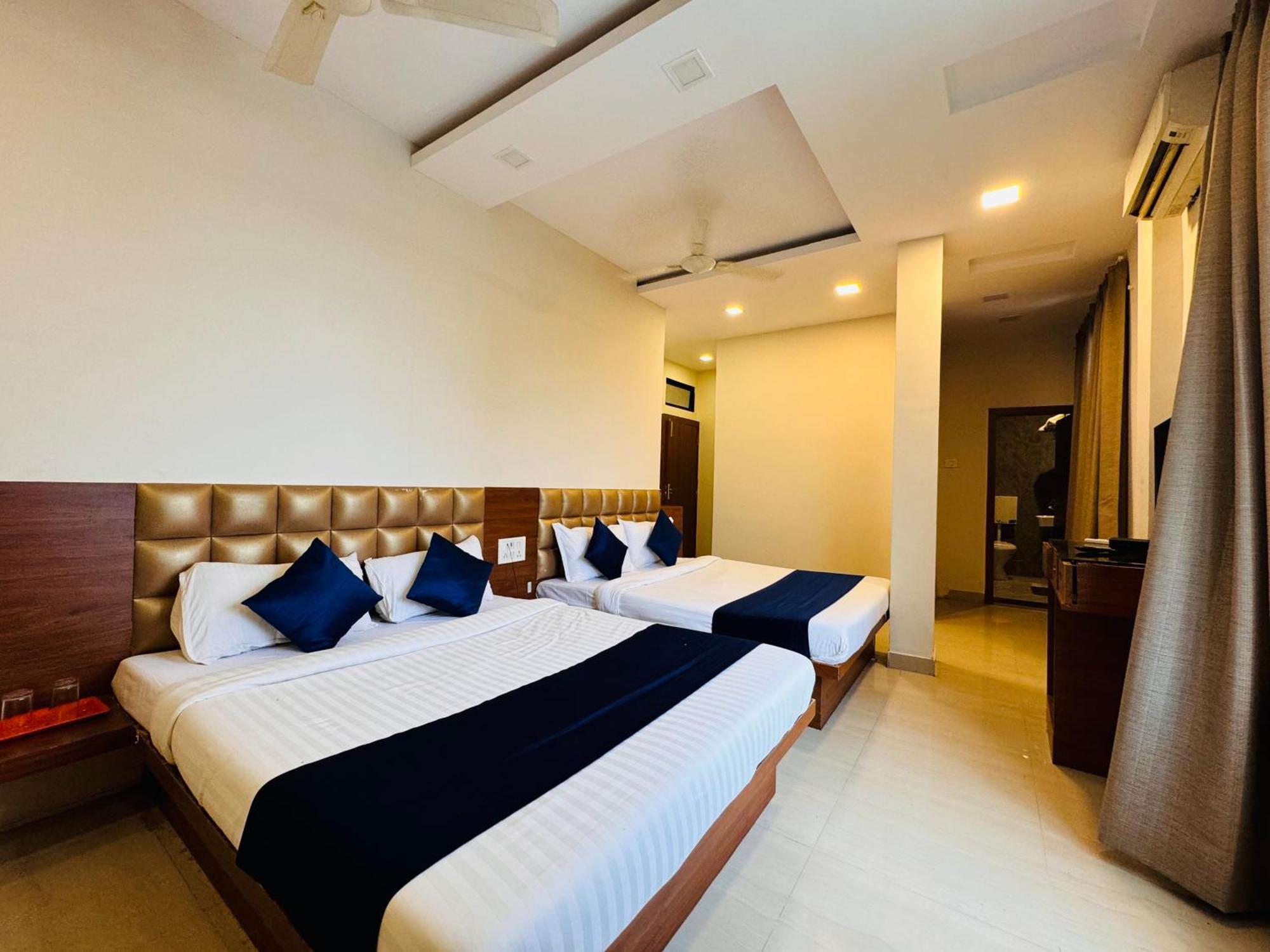Hotel Suryodaya Ujjain Room photo